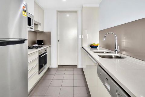 North Sydney Large Two Bedroom MIL2302 - Darwin Tourism 3