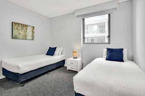 North Sydney Large Two Bedroom MIL2252402 - Darwin Tourism 3