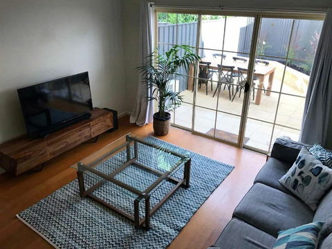 Norwood Saltbush Retreat With Wifi - Darwin Tourism 1