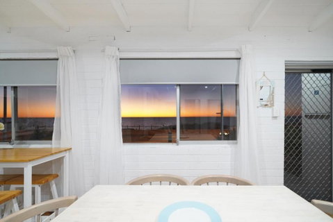 OCEA84 - Quinns Beach Shack: Ocean Views - Darwin Tourism 1