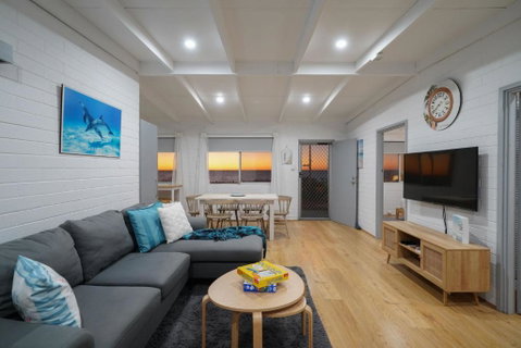 OCEA84 - Quinns Beach Shack: Ocean Views - Darwin Tourism 3