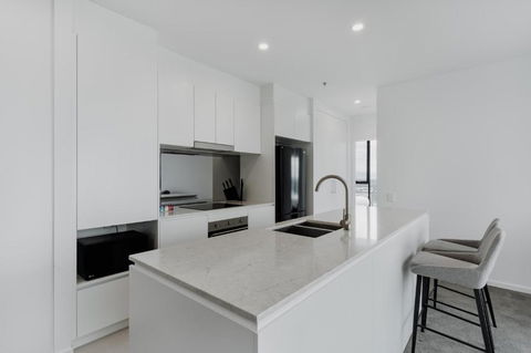 Panoramic Lake View 2-Bed With Pool, Gym And BBQ - Darwin Tourism 2