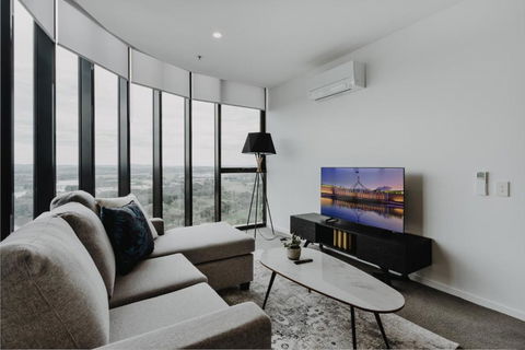Panoramic Lake View 2-Bed With Pool, Gym And BBQ - Darwin Tourism 1