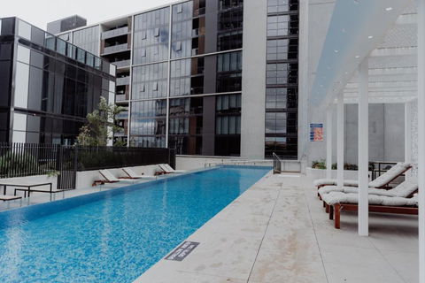 Panoramic Lake View 2-Bed With Pool, Gym And BBQ - Darwin Tourism 3