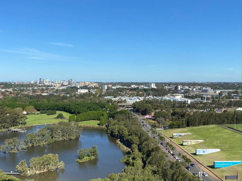 Parkside & City View In Sydney Olympic Park - Darwin Tourism 1