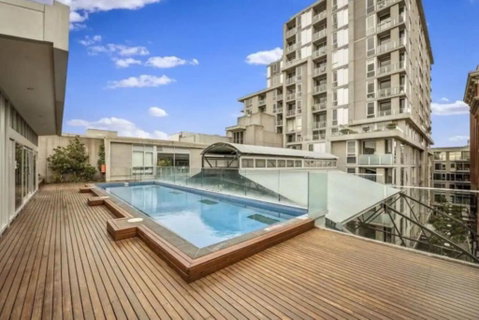 Parade Place - A Central Balcony Stay - Darwin Tourism 2