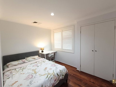 Peaceful Room In Modern Baulkham Hills Home - BH3 - Darwin Tourism 0