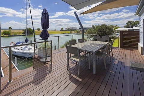 Pelican Landing - Darwin Tourism 2