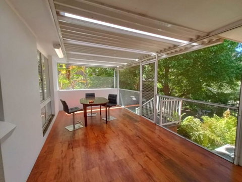 Peaceful Room In Modern And Spacious Baulkham Hills Home - BH2 - Darwin Tourism 3