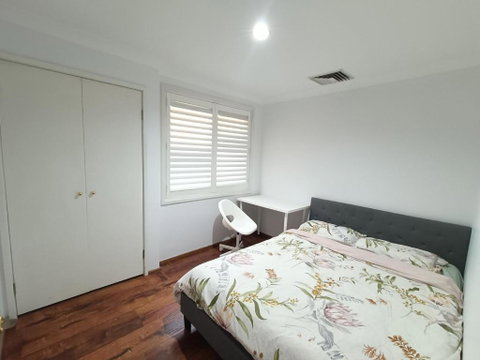 Peaceful Room In Modern And Spacious Baulkham Hills Home - BH2 - Darwin Tourism 1