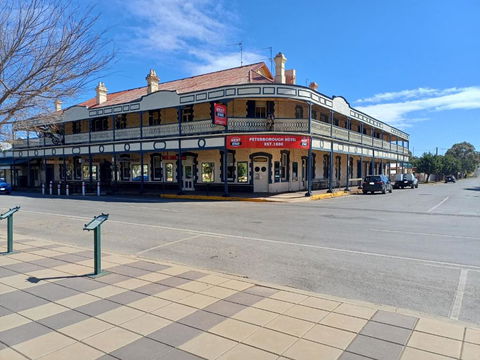 PETERBOROUGH HOTEL - Darwin Tourism 0