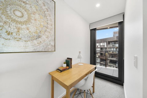 Phillip 2-Bed: Chic Interiors Amazing Amenities - Darwin Tourism 3