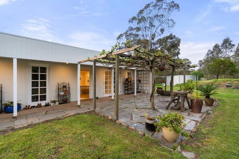 Piambong House - Darwin Tourism 1