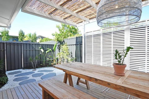 Pine At Arlos Glenelg South - Darwin Tourism 0