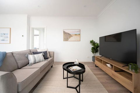 PIPER Modern Home Walk To Beach Shops Parks - Darwin Tourism 1