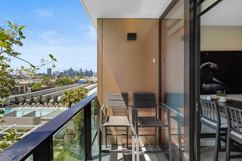 PM Residences - Modern Luxury 2BR Apt W Parking - Darwin Tourism 3