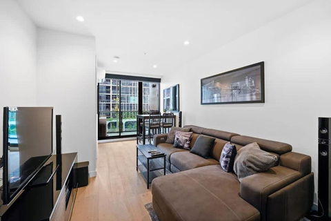 PM Residences - Modern Luxury 2BR Apt W Parking - Darwin Tourism 1