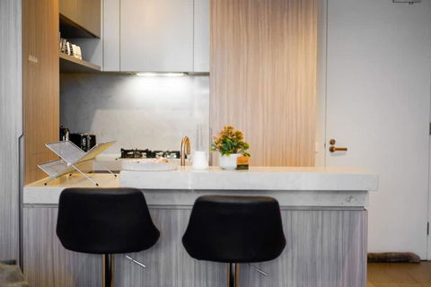 PM Residences - Modern Luxury 2BR Apt W Parking - Darwin Tourism 2