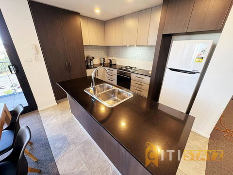 Posh In Phillip - 2bd 2bth Apt - Darwin Tourism 1