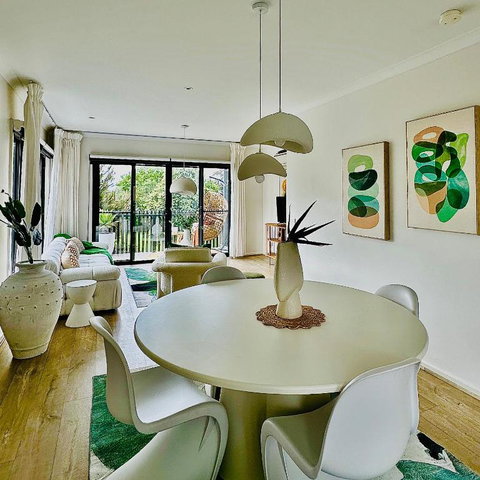 Position Perfection- Mornington - Darwin Tourism 0