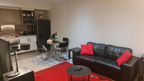 Qure Restaurant And Apartments Canberra Bruce - Darwin Tourism 0