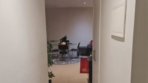 Qure Restaurant And Apartments Canberra Bruce - Darwin Tourism 2