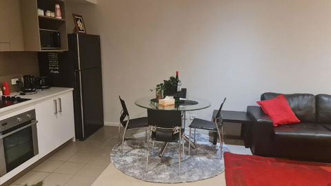 Qure Restaurant And Apartments Canberra Bruce - Darwin Tourism 3