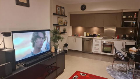 Qure Restaurant And Apartments Canberra Bruce - Darwin Tourism 1