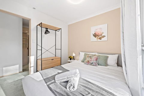 Quaint Queen Room In Pymble - Private Spot - Shared Bathroom - Darwin Tourism 0