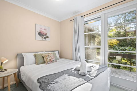 Quaint Queen Room In Pymble - Private Spot - Shared Bathroom - Darwin Tourism 1