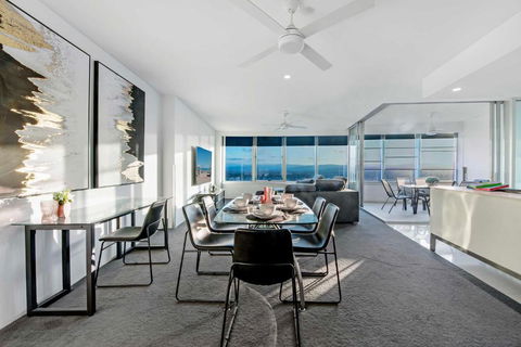 Q Tower Apartments In Surfers Paradise - From Level 3 - Self Contained & Privately Managed - Wow Stay - Darwin Tourism 1