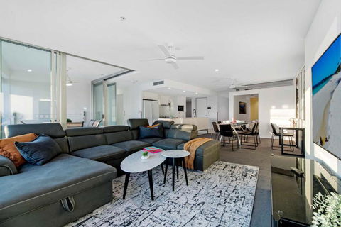 Q Tower Apartments In Surfers Paradise - From Level 3 - Self Contained & Privately Managed - Wow Stay - Darwin Tourism 3
