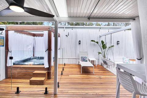 Private Outdoor Spa, Fire Pit - THE RETREAT COOLUM BEACH - Darwin Tourism 1