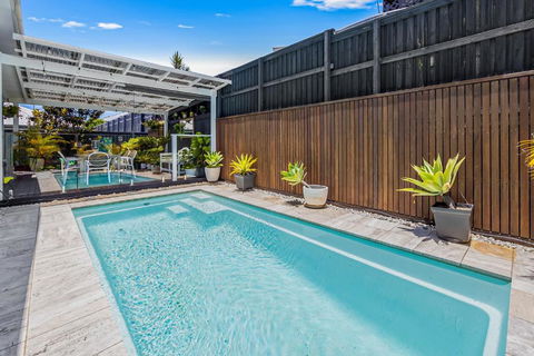 Premium 4-Bed Coastal Escape With BBQ And Pool - Darwin Tourism 1