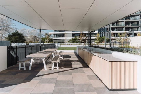 Pristine 2-Bed Apartment With Pool And BBQ - Darwin Tourism 2