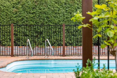 Private Pool Retreat In Watson - Darwin Tourism 0