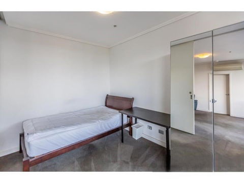 Private Room With Shared Washroom Only In 3bhk Apartment - Darwin Tourism 1