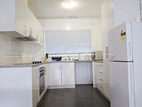 PROMO!!! 2-Bedroom Home Near Airport, Train Station! - Darwin Tourism 2