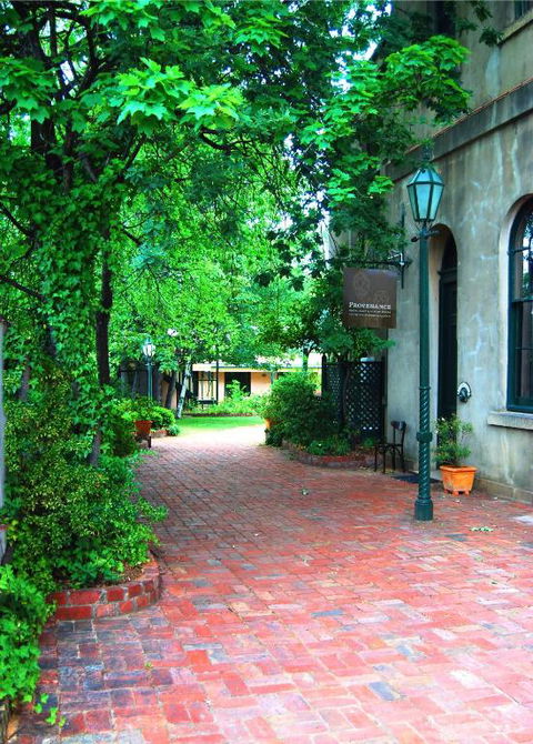 Provenance Accommodation - Darwin Tourism 0