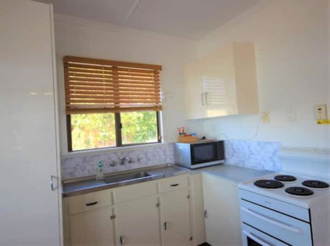 QCWA Cheerful Cottage - Airlie Beach - Darwin Tourism 2