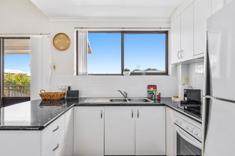 Quaint 2-Bed Beach Abode With Ocean Views - Darwin Tourism 2