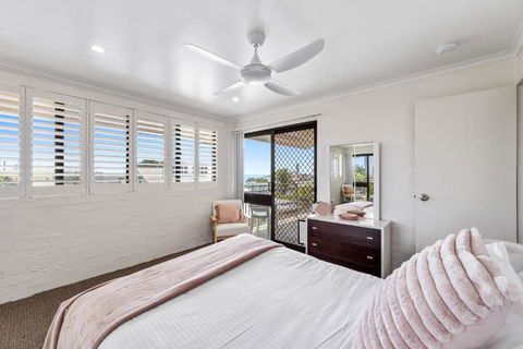Quaint 2-Bed Beach Abode With Ocean Views - Darwin Tourism 3