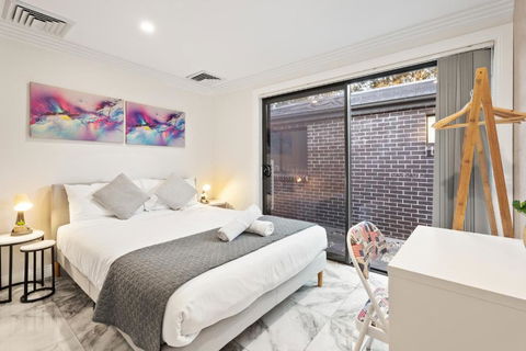 Quaint Double Room - Centrally Located At Glenfield - Shared Bathroom - Darwin Tourism 1