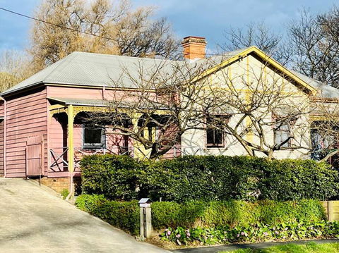 Quarryman Cottage @ 102 - Darwin Tourism 0