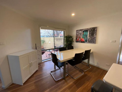 Quiet 2 Bedroom Apt In The Heart Of Old Kingston - Darwin Tourism 1