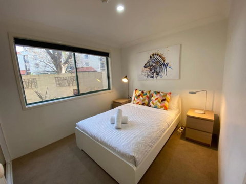 Quiet 2 Bedroom Apt In The Heart Of Old Kingston - Darwin Tourism 3