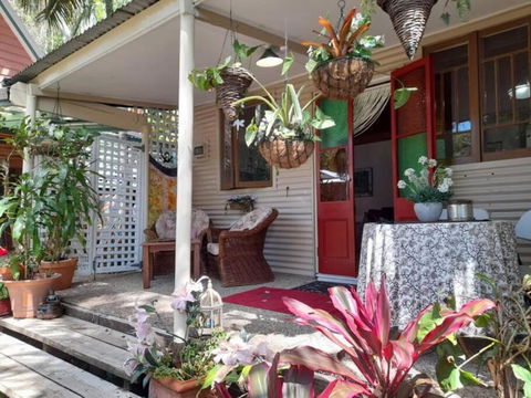Quirky Cottage In Centre Of Maleny, Walk Everywhere - Darwin Tourism 3