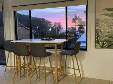 Rainbow Beachhouse - Deluxe, Pristine Location - Darwin Tourism 1
