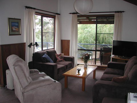 Rainbow House - Darwin Tourism 2