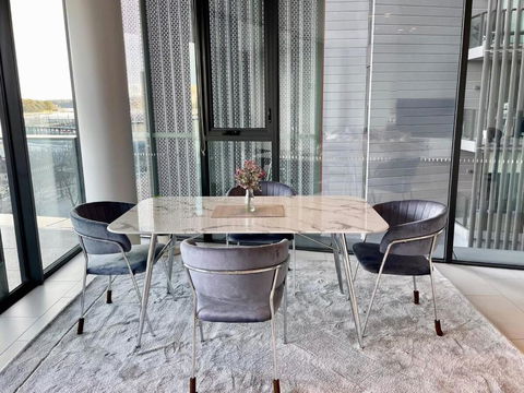 RARE Luxury Waterfront Living - Darwin Tourism 3